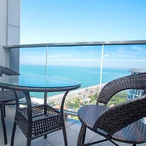 Sea To Sky Beachfront Studio With Stunning Sea Views In شقة