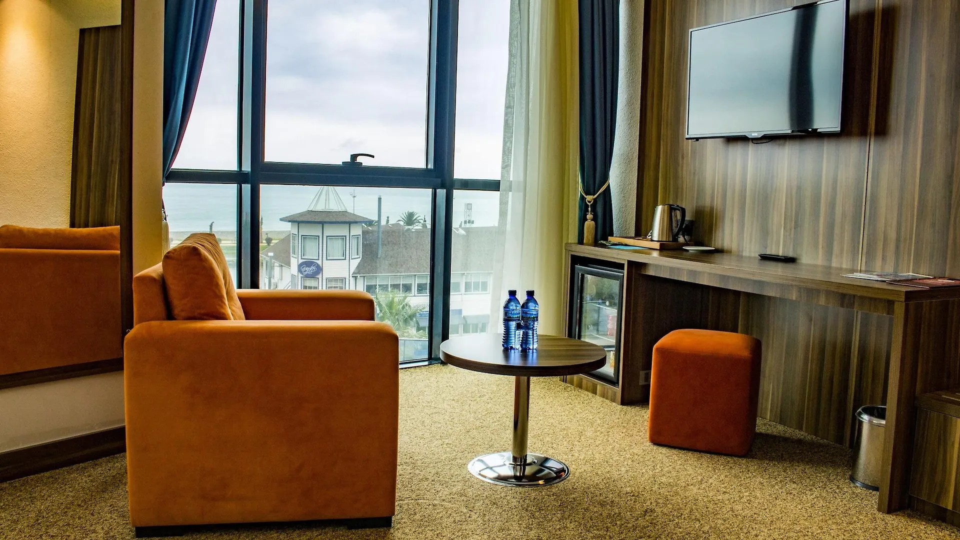 Sky Tower Hotel Batumi 5*,